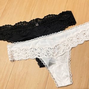 Victoria’s Secret Body by Victoria thong set of 2